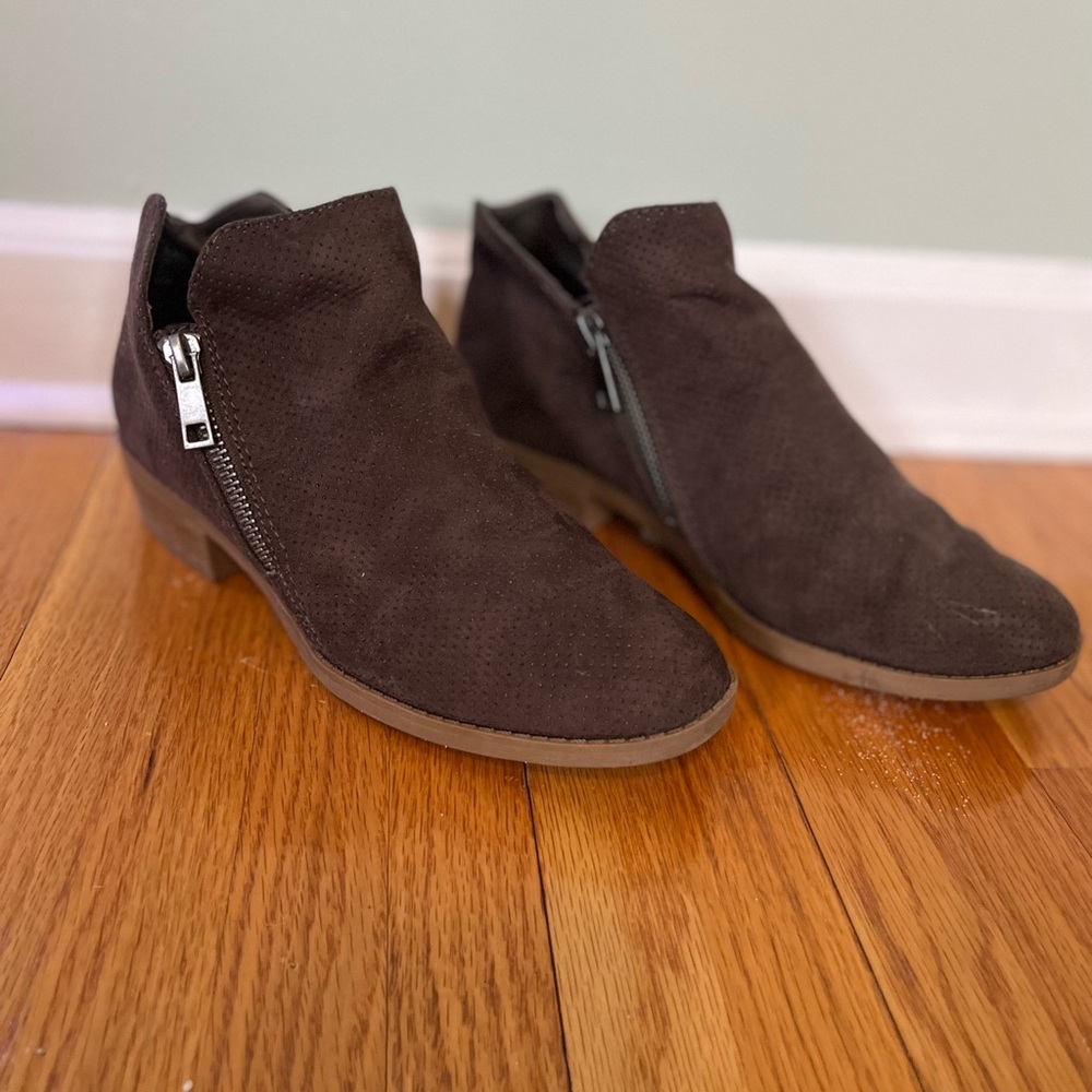 Brown ankle booties 6.5